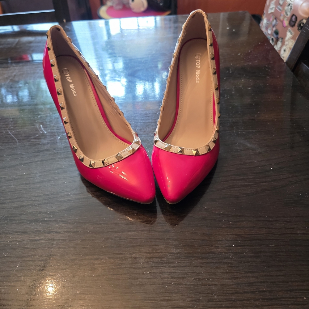 TOP Moda Bright Red Patent Pointed-Toe Pumps with Gold Stud Trim Size 8.5